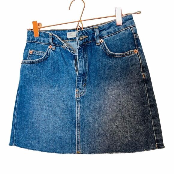 NWOT Topshop Blue Raw Hem Denim Mini Skirt US 2 - Picture 1 of 4